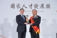 2025國家人才發展獎獲獎單位-台華精技股份有限公司與卓榮泰院長合影