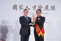 2025國家人才發展獎獲獎單位-社團法人多扶無障礙生活與交通發展協會與卓榮泰院長合影