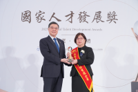2025國家人才發展獎獲獎單位-漢來美食股份有限公司與卓榮泰院長合影